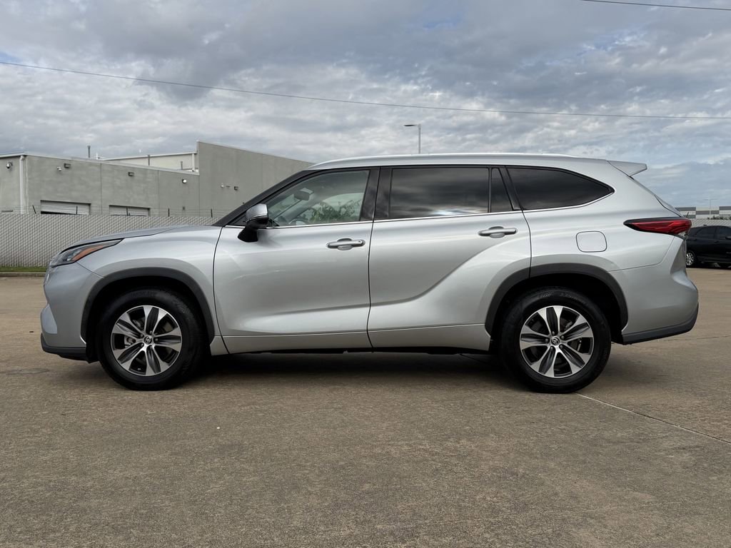 Used 2020 Toyota Highlander XLE FWD image 6