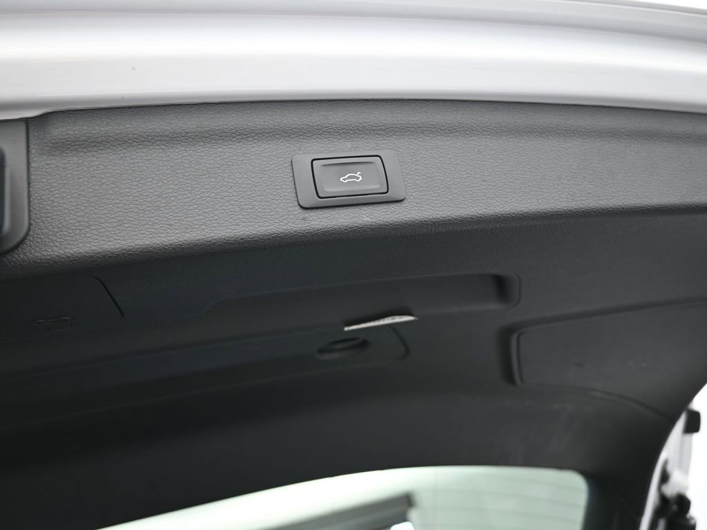 Used 2025 Audi Q3 2.0T Premium image 41