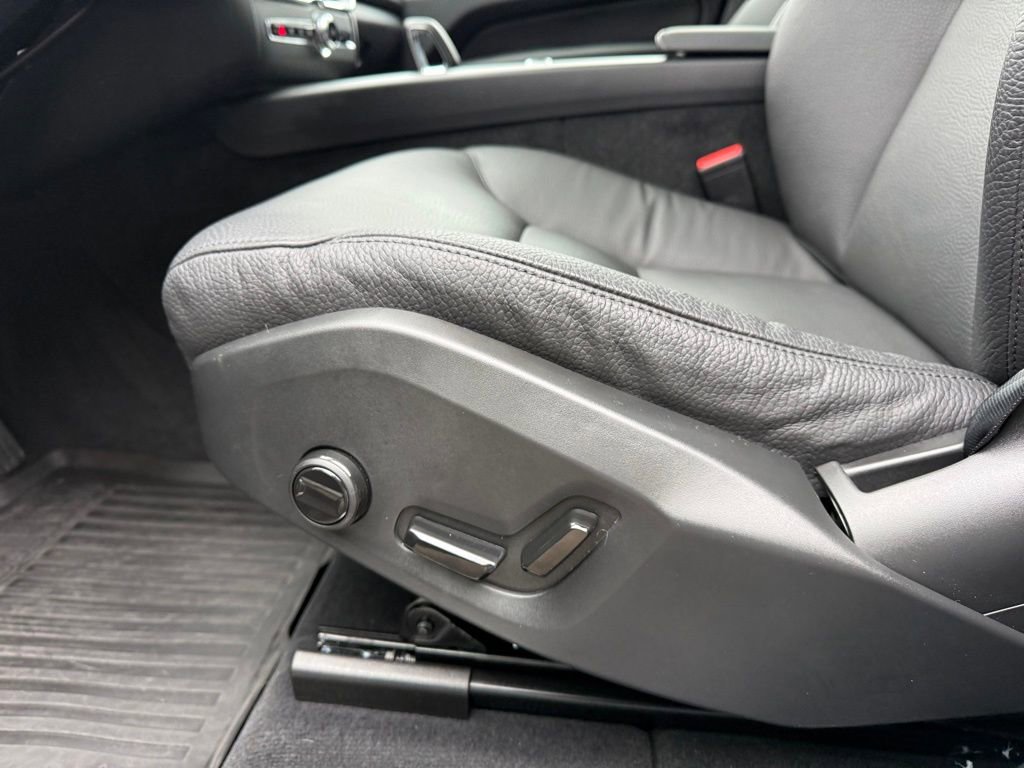 Used 2025 Volvo XC60 B5 Plus w/ Protection Package Premier image 16