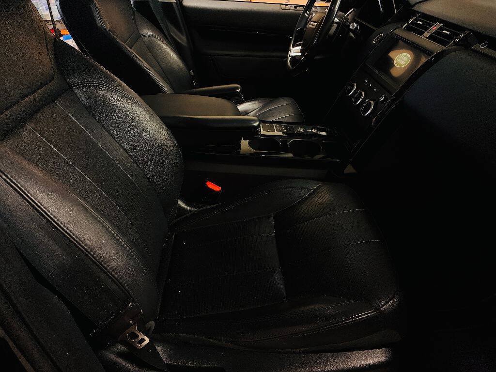 Used 2020 Land Rover Discovery SE AWD/4WD image 19