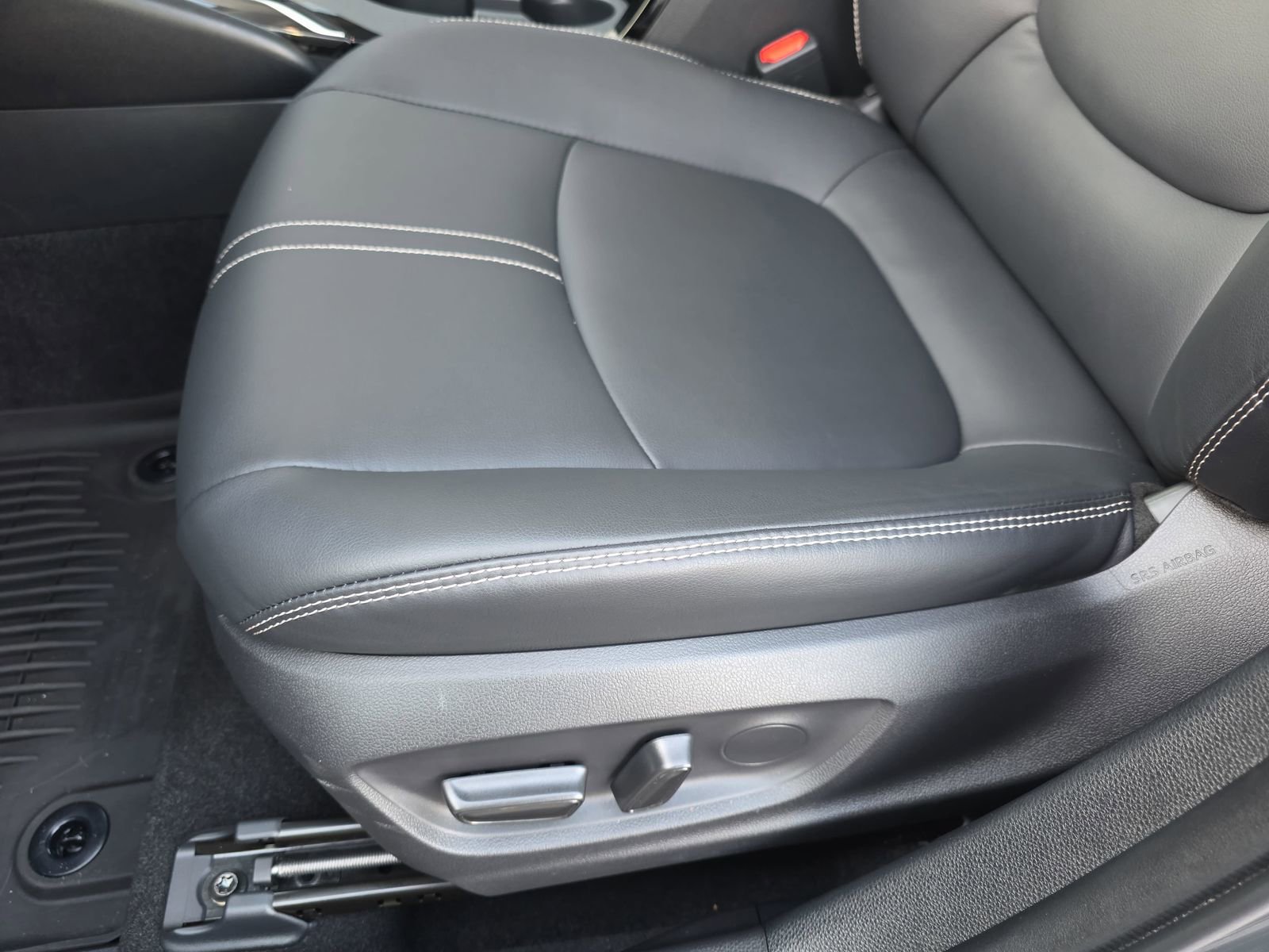 Used 2025 Toyota Corolla XLE image 27