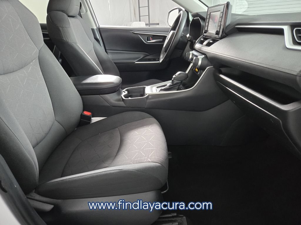 Used 2019 Toyota RAV4 XLE w/ Convenience Package FWD image 18