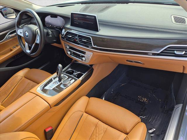 Used 2022 BMW 740i w/ Premium Package RWD image 23