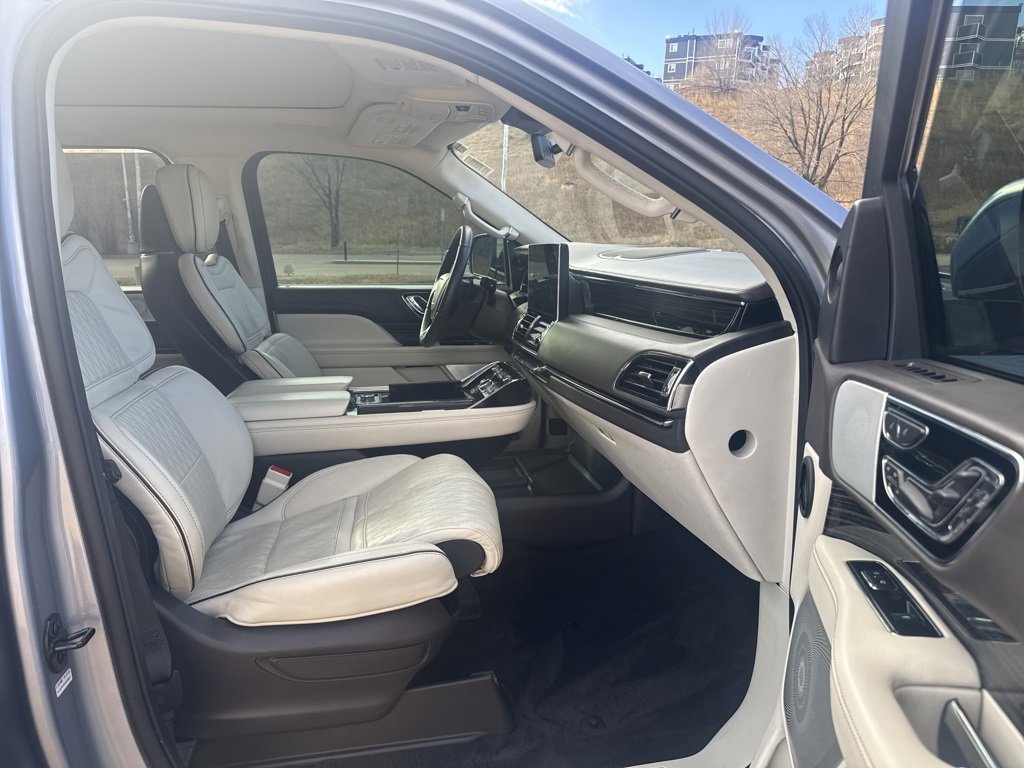 Certified 2024 Lincoln Navigator Black Label image 30