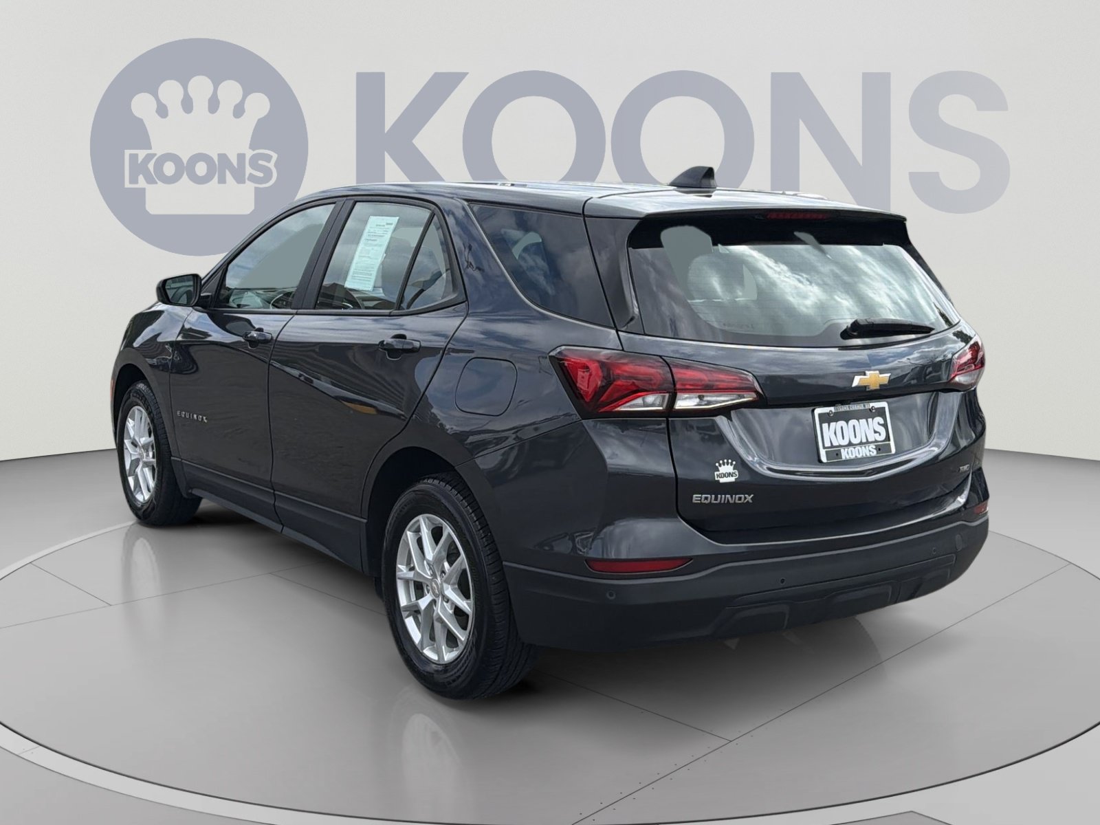 Used 2022 Chevrolet Equinox LS w/ Driver Confidence II Package AWD/4WD image 4