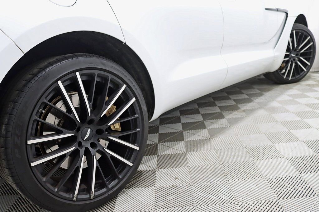Used 2023 Aston Martin DBX image 12