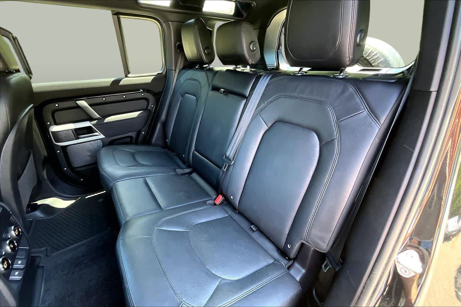 Used 2023 Land Rover Defender 110 SE AWD/4WD image 21