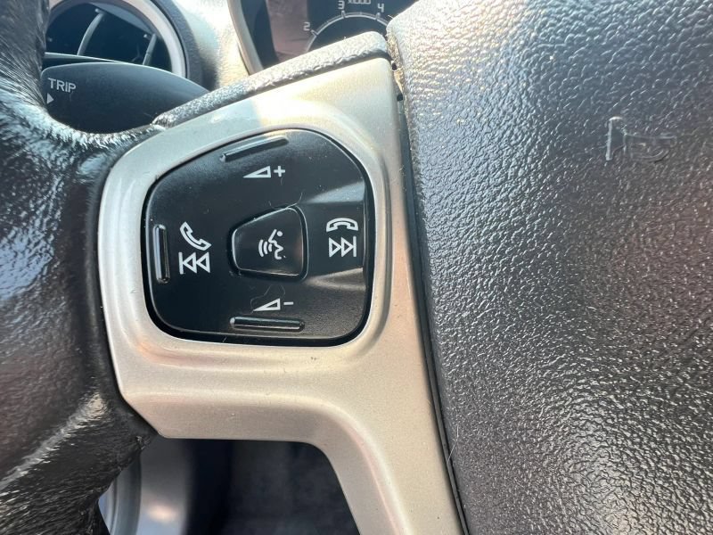 Used 2013 Ford Fiesta SE FWD image 28