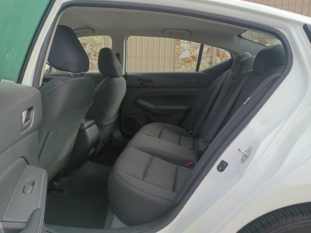 Used 2024 Nissan Altima 2.5 SV image 17