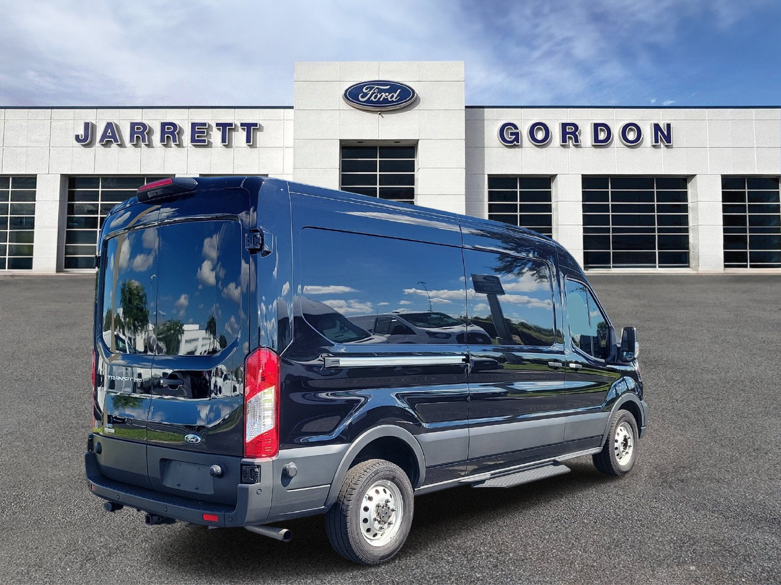 Certified 2024 Ford Transit 250 148 Medium Roof Extended AWD image 4