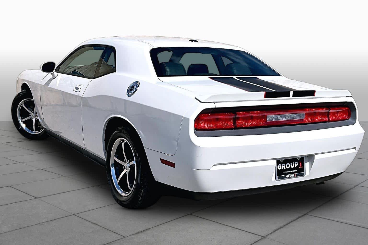 Used 2010 Dodge Challenger SE RWD image 12