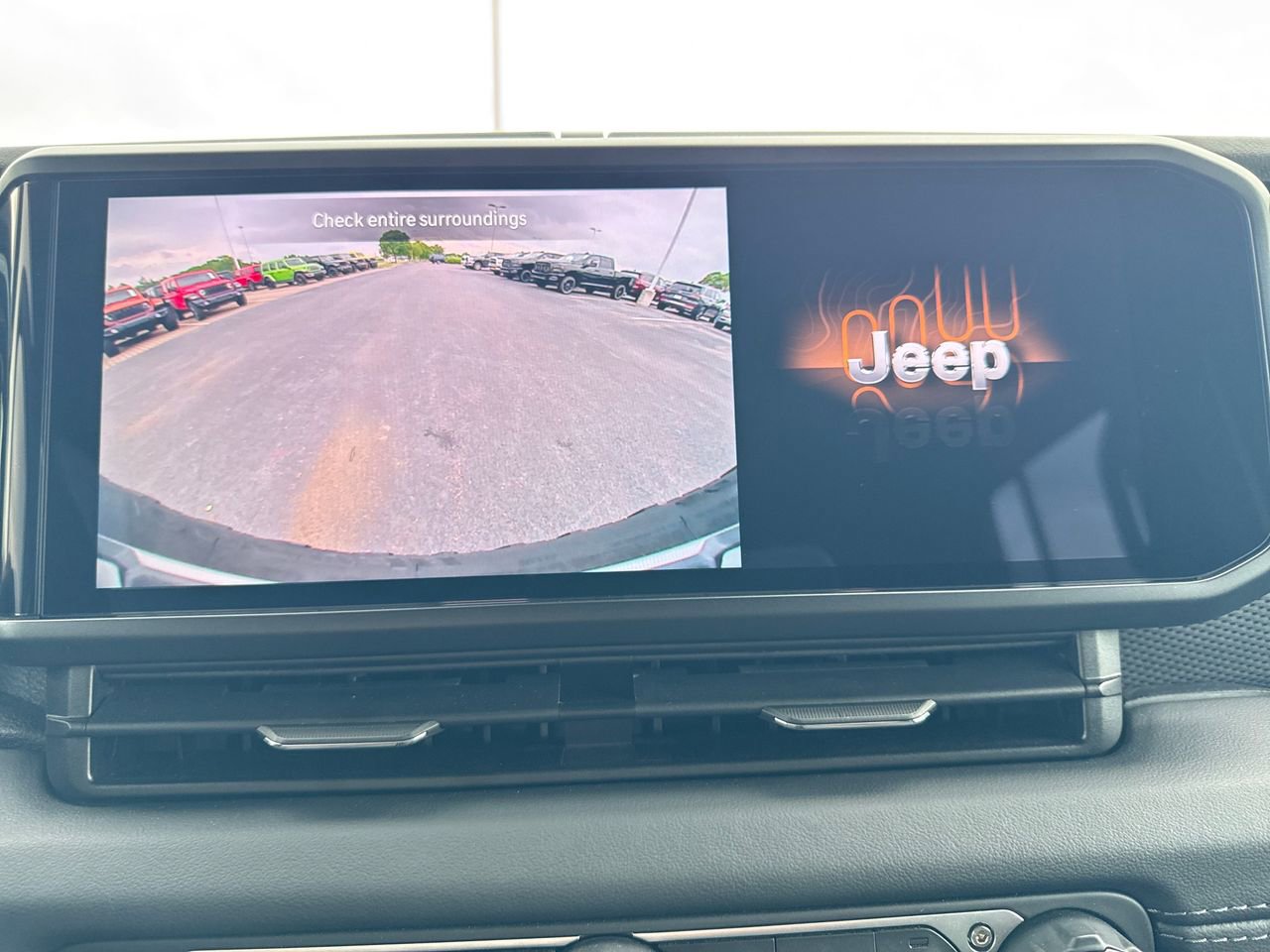 Certified 2024 Jeep Wrangler Unlimited Rubicon w/ Capability Package image 19