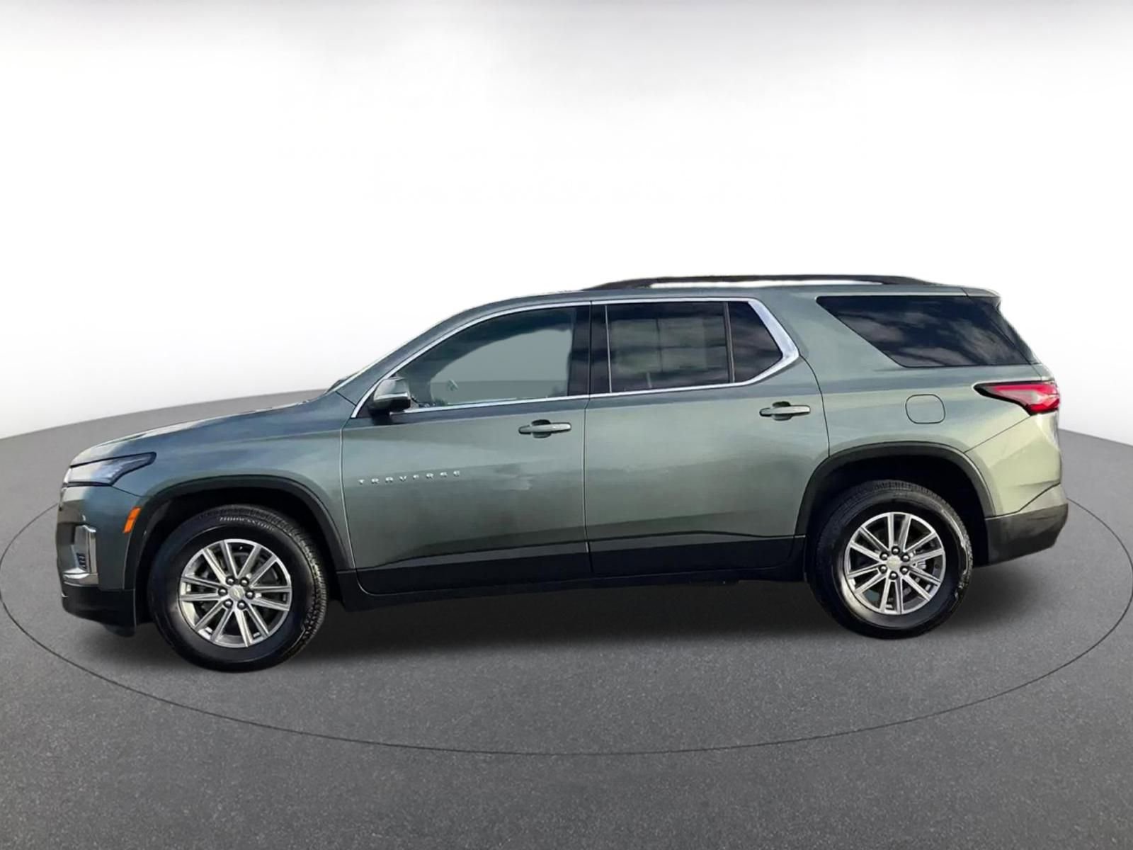 Used 2023 Chevrolet Traverse LT image 9