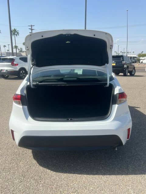 Used 2025 Toyota Corolla LE FWD image 31