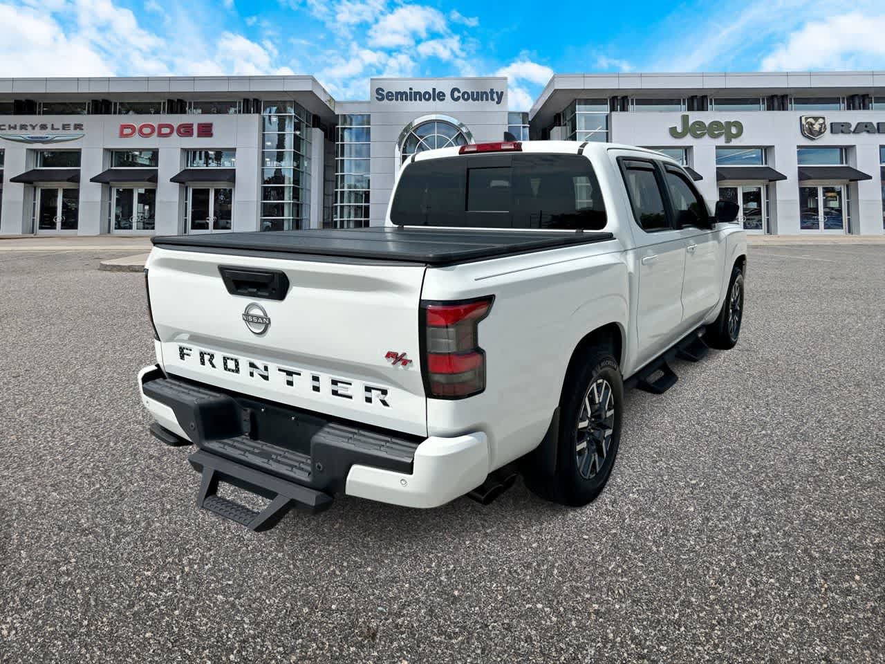 Used 2023 Nissan Frontier SV w/ SV Convenience Package RWD image 8