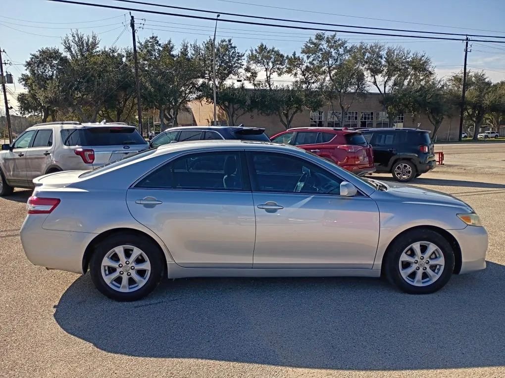 Used 2011 Toyota Camry XLE image 6