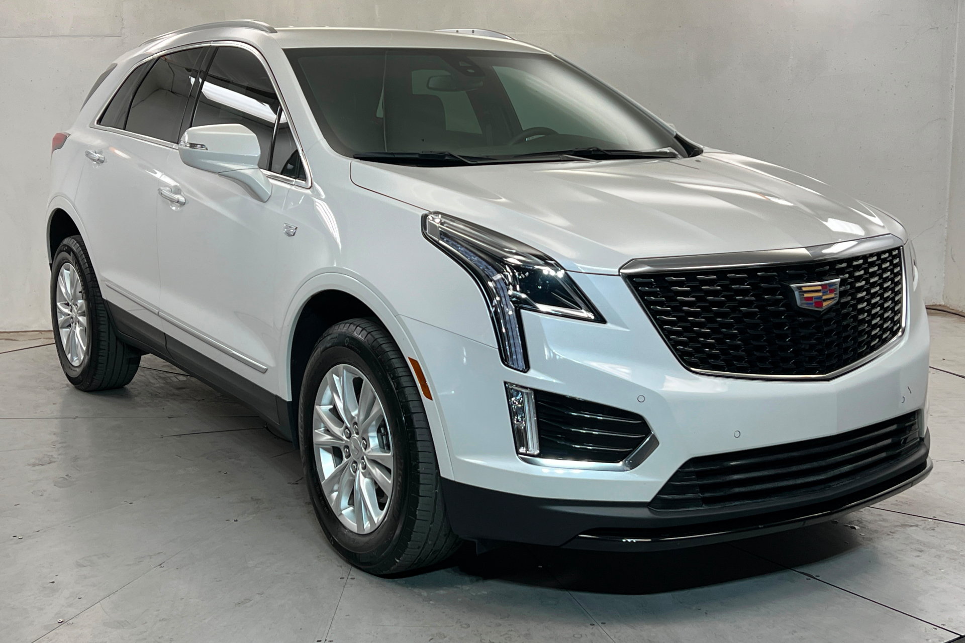Used 2025 Cadillac XT5 Luxury w/ LPO, Floor Liner Package AWD/4WD image 7
