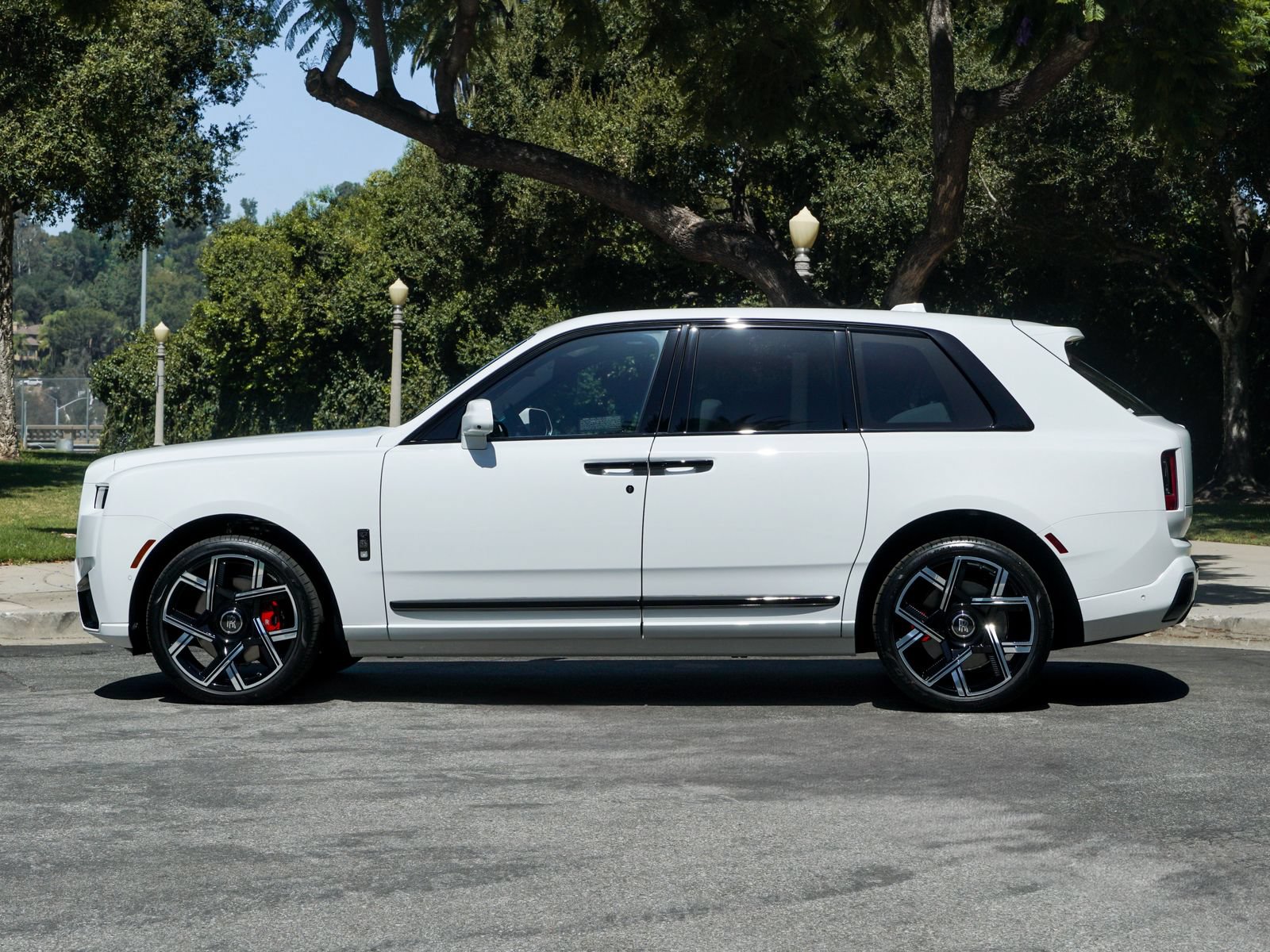 New 2027 Rolls-Royce Cullinan Black Badge AWD/4WD image 4