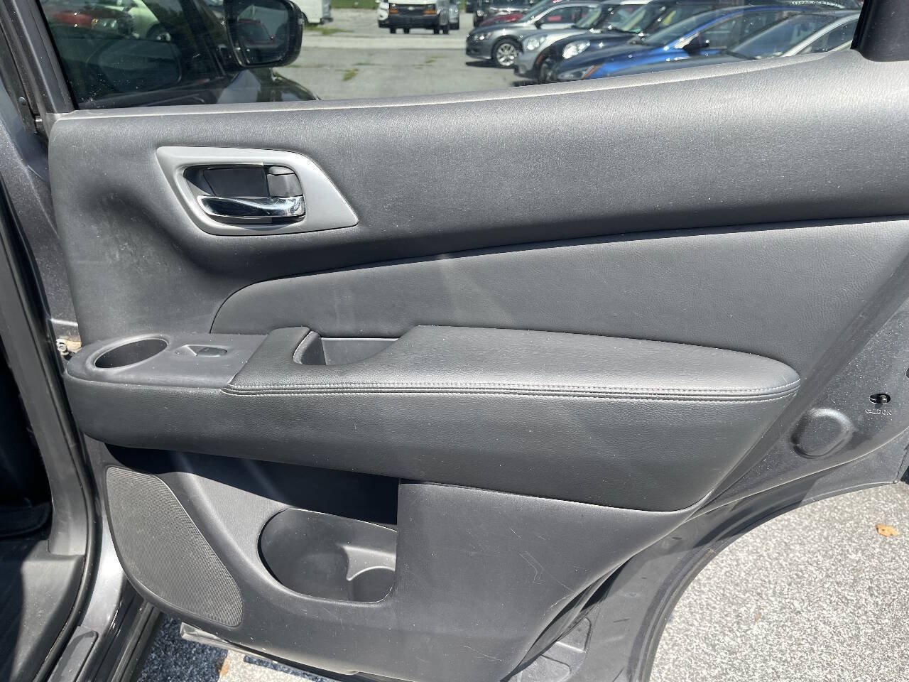 Used 2019 Nissan Pathfinder S AWD/4WD image 27