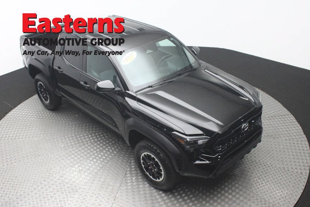 Used 2025 Toyota Tacoma TRD Off-Road AWD/4WD image 3