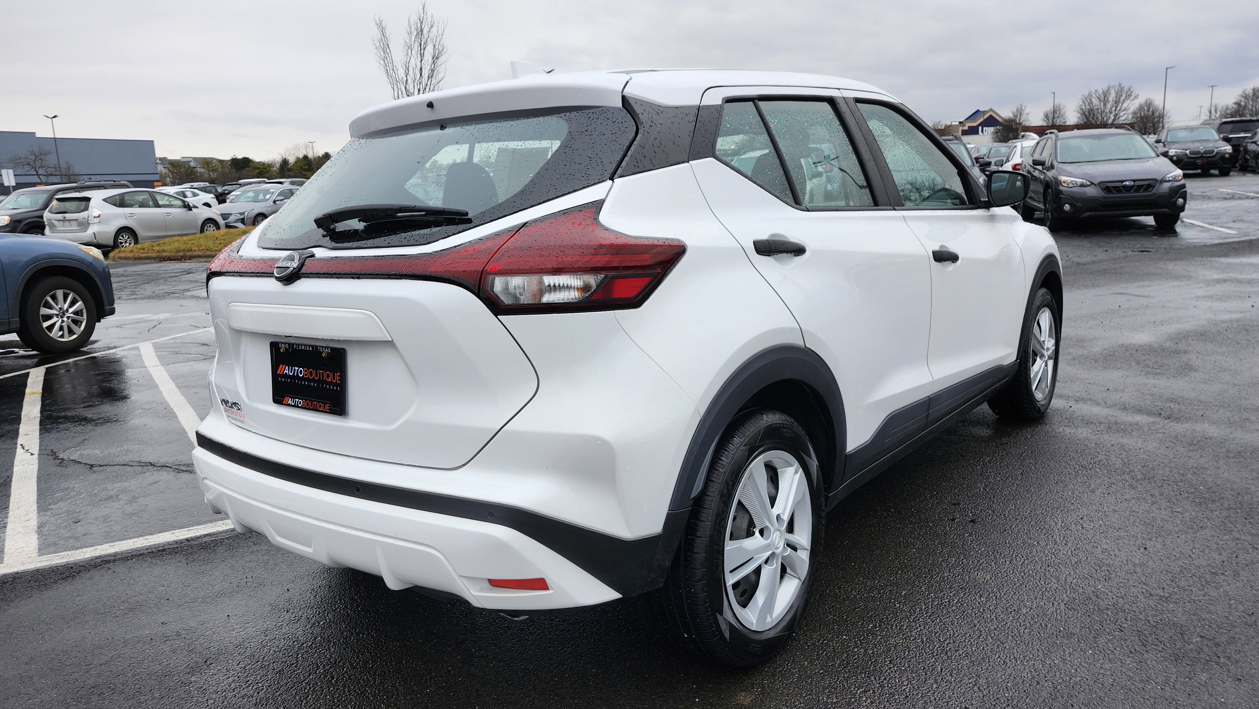 Used 2022 Nissan Kicks S image 16