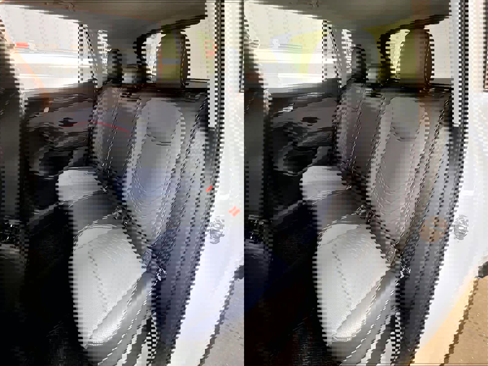 Used 2025 Volkswagen Tiguan SE image 28