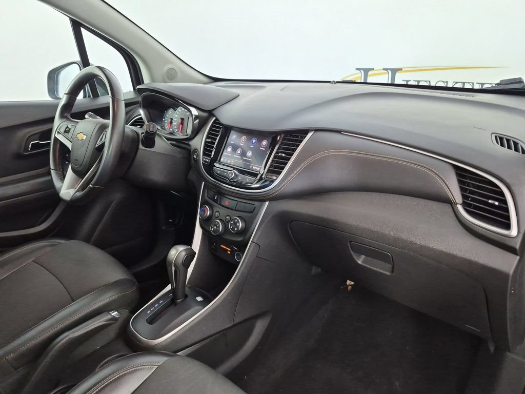 Certified 2022 Chevrolet Trax LT w/ Midnight Edition AWD/4WD image 37