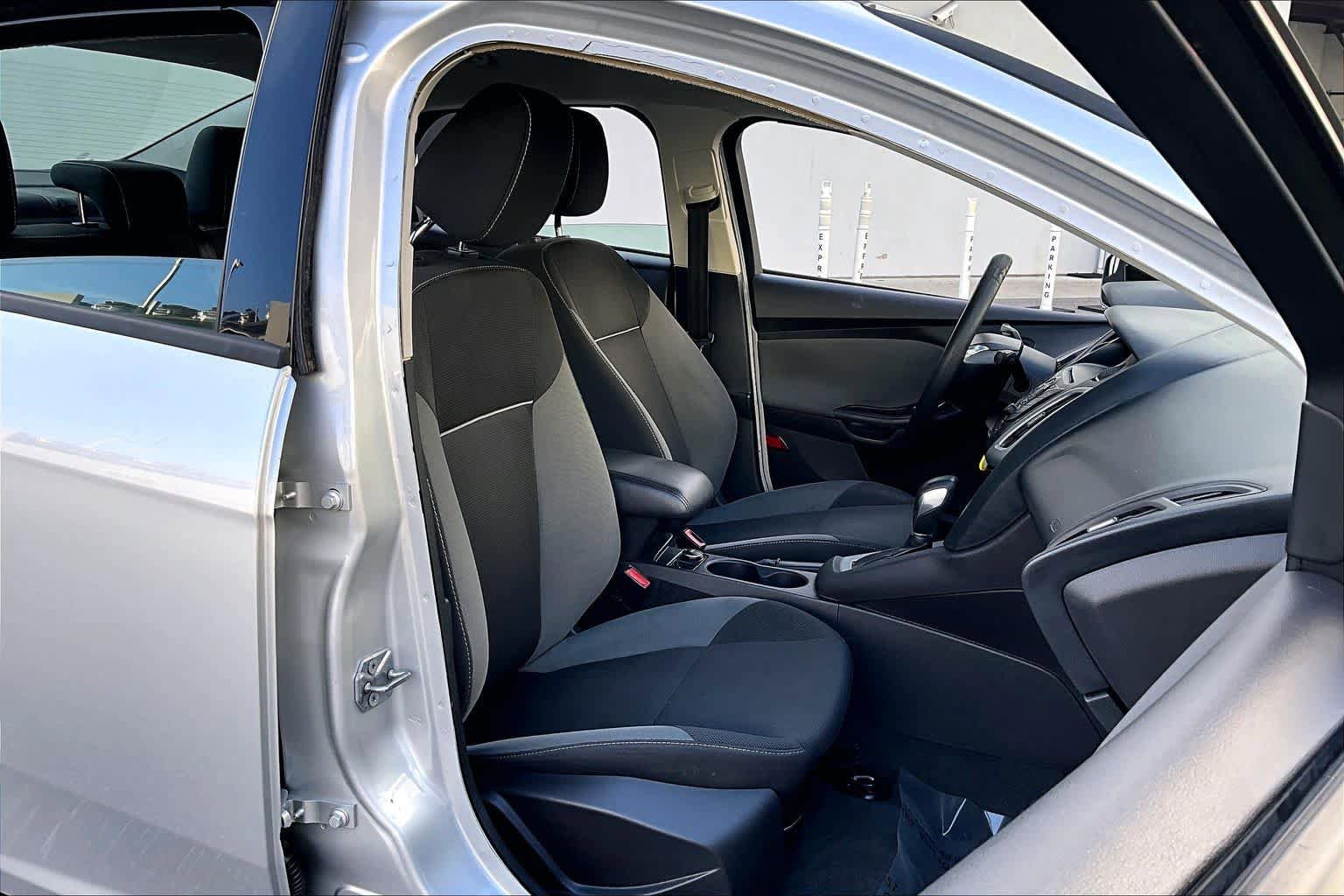 Used 2012 Ford Focus SE FWD image 9