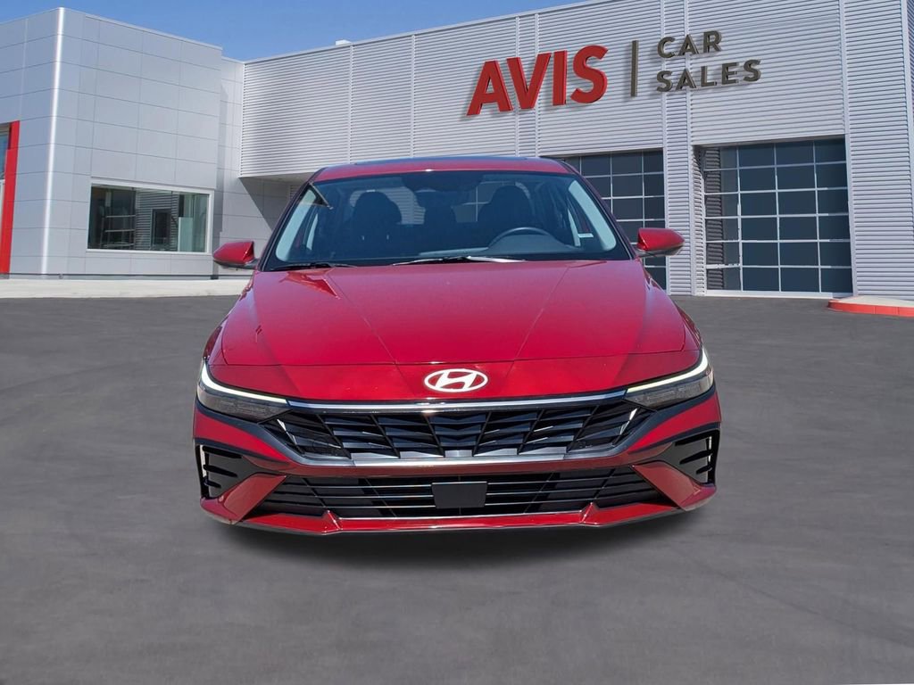 Used 2025 Hyundai Elantra SEL FWD image 2