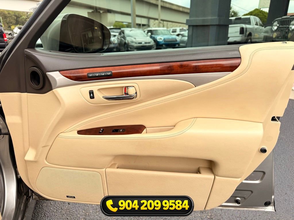 Used 2016 Lexus LS 460 w/ Comfort Package RWD image 32