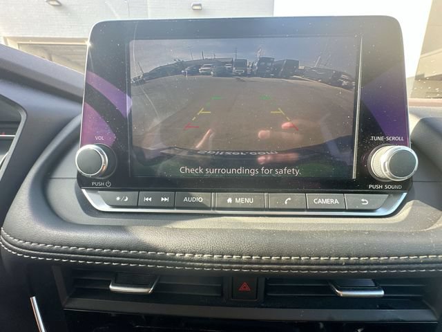 Used 2023 Nissan Rogue S AWD/4WD image 19
