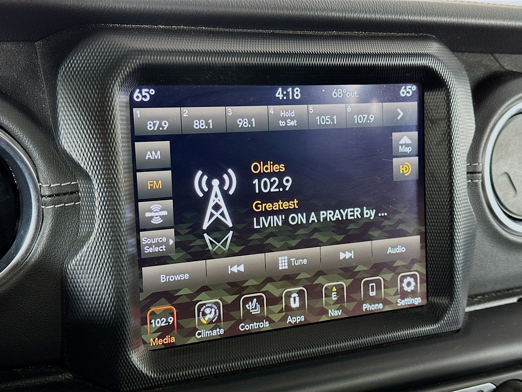 Used 2022 Jeep Wrangler Sahara w/ Cold Weather Group image 21