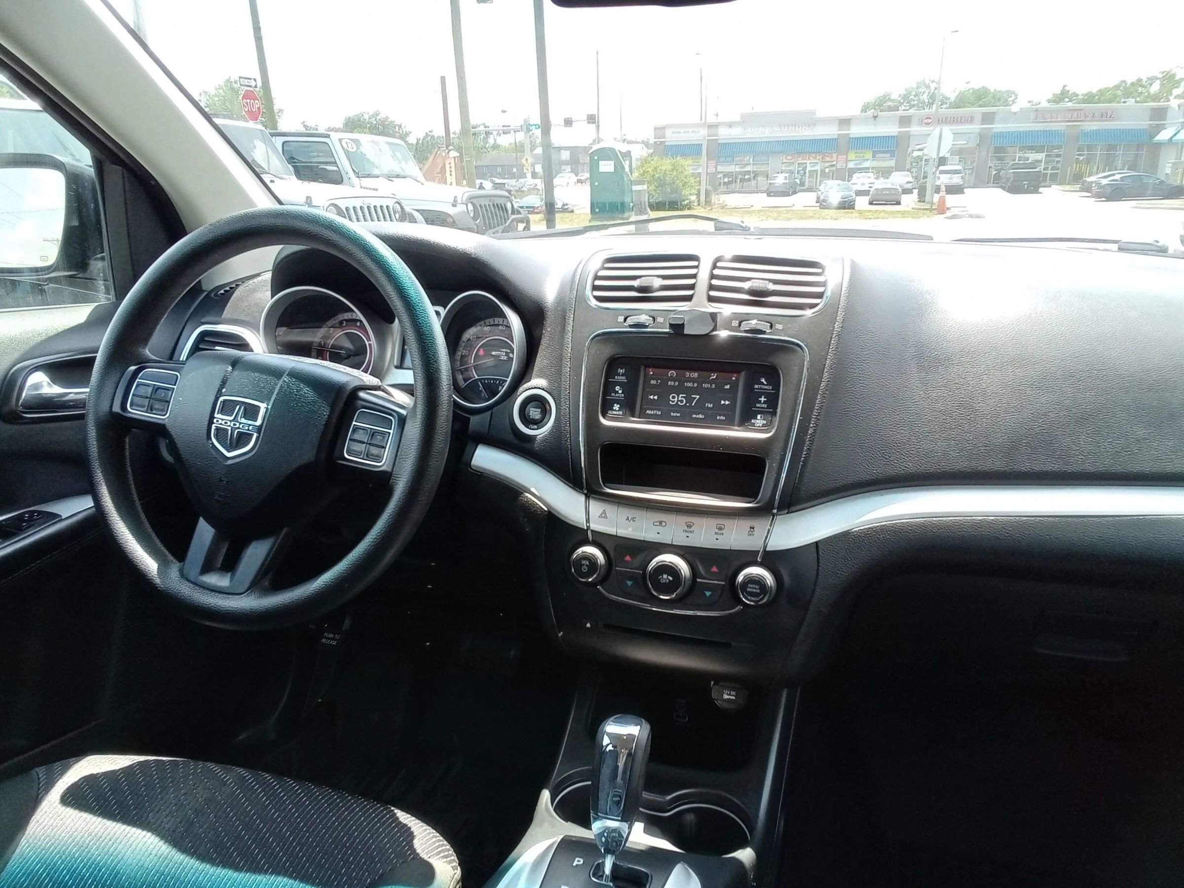 Used 2019 Dodge Journey SE w/ Comfort & Convenience Group image 14