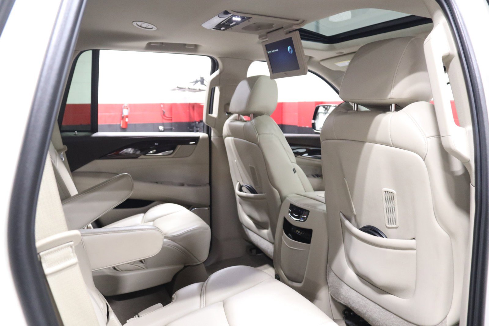 Used 2015 Cadillac Escalade Luxury AWD/4WD image 50