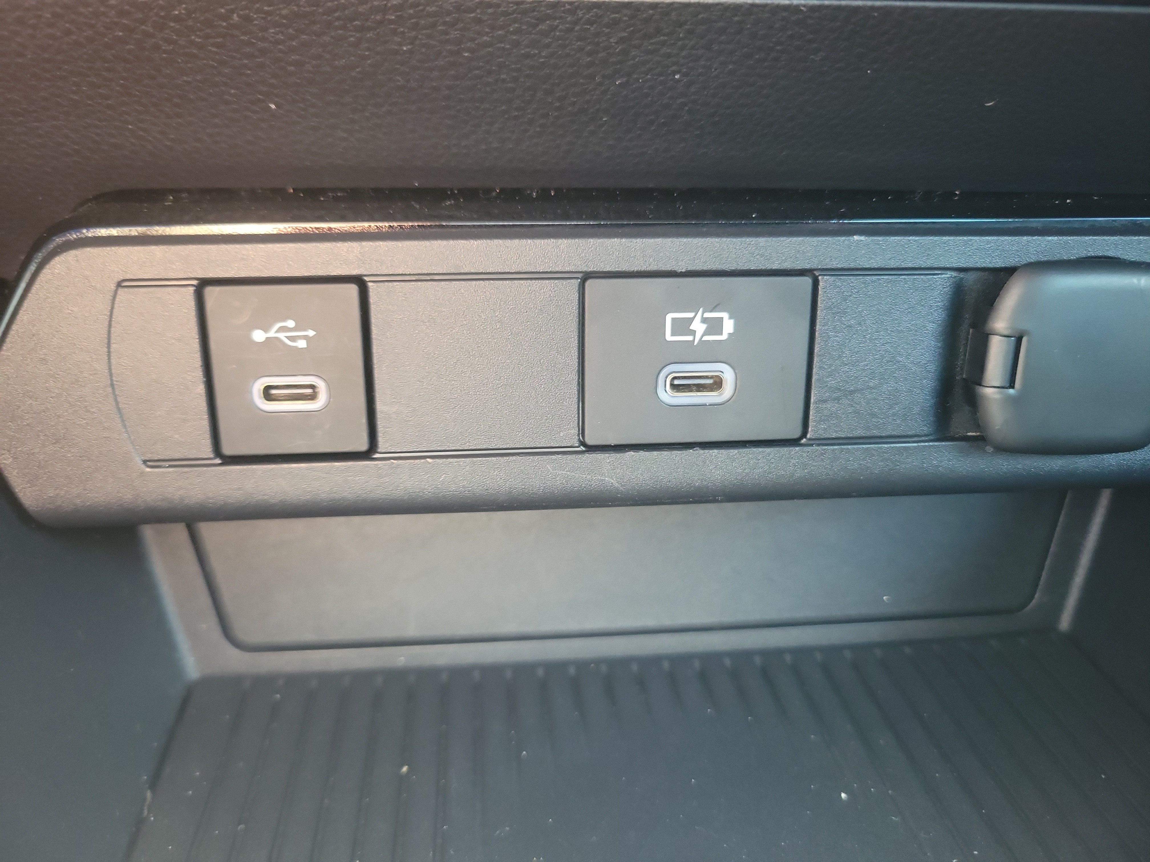 Used 2024 Toyota Prius LE FWD image 29