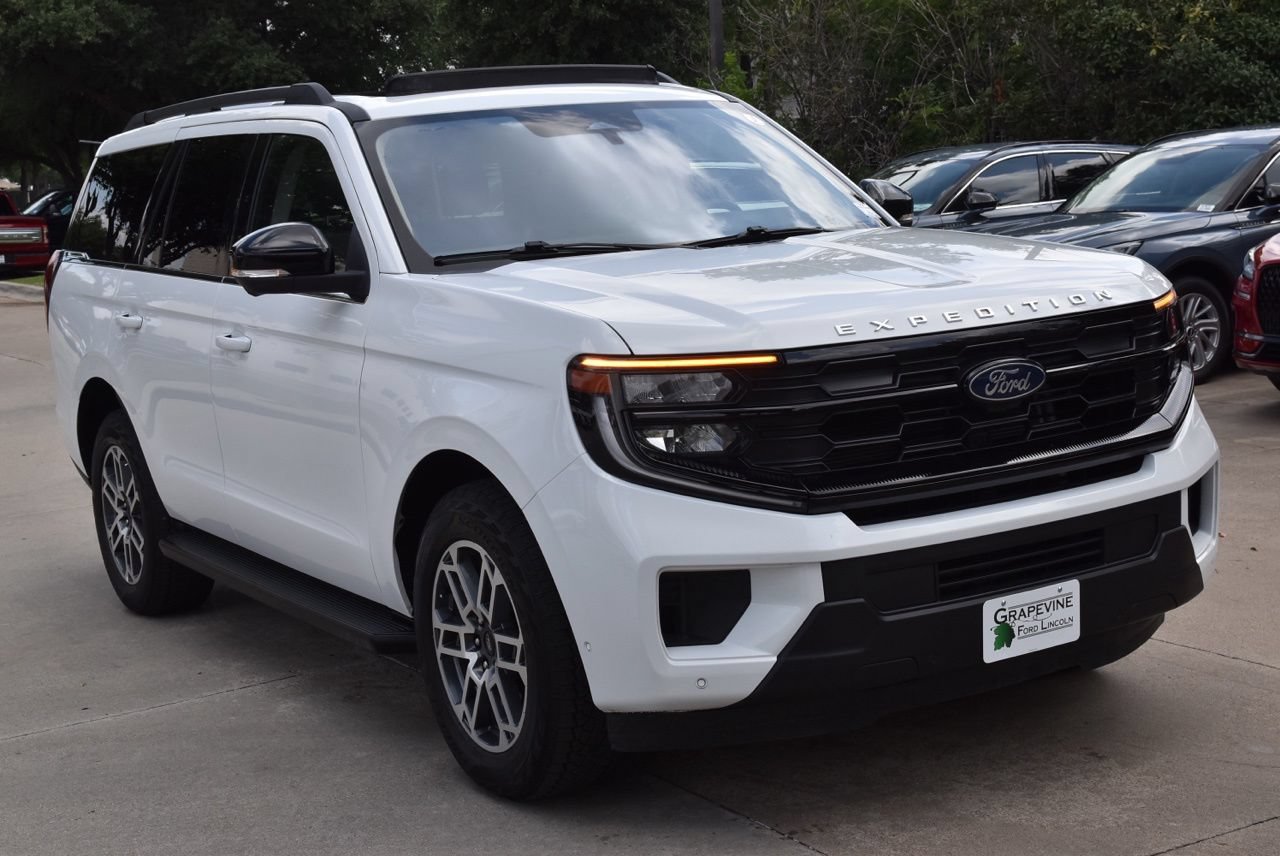 Certified 2025 Ford Expedition Active AWD/4WD image 4