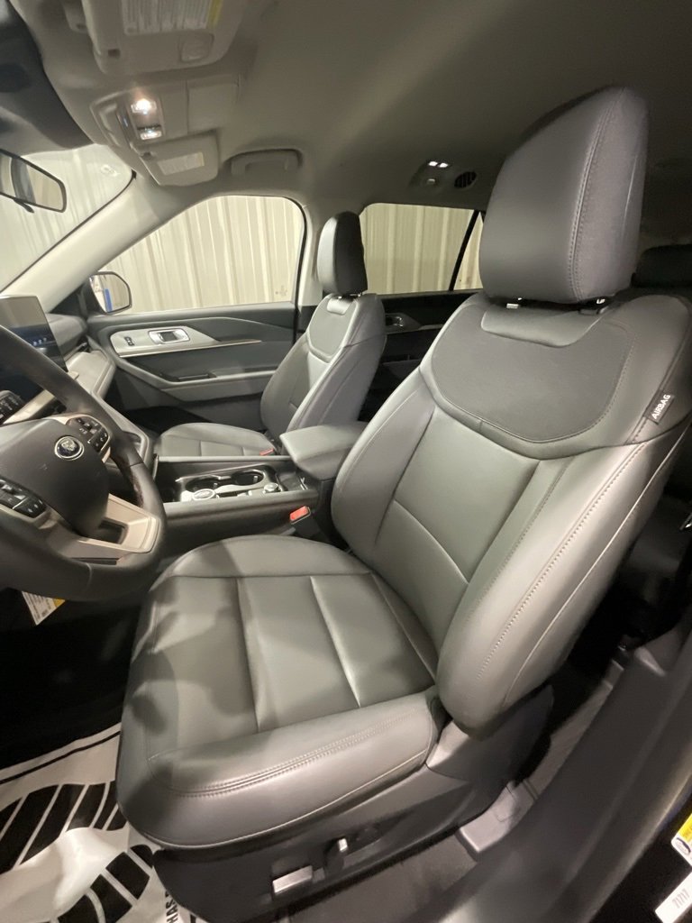 Used 2025 Ford Explorer Active w/ Active Comfort Package image 10