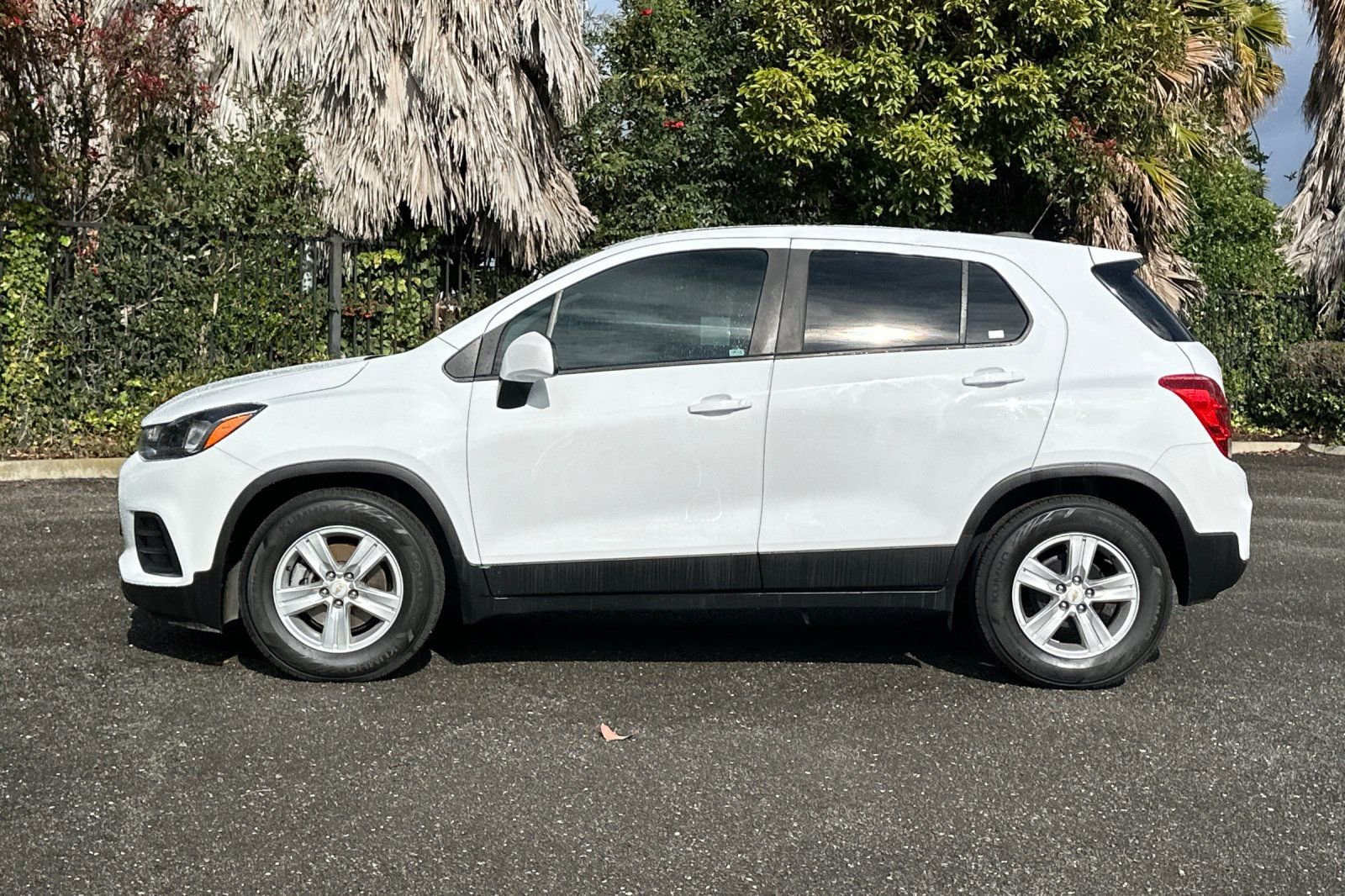Used 2021 Chevrolet Trax LS w/ Tint and Cruise Package image 6