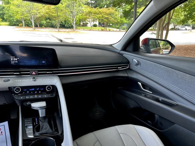 Used 2024 Hyundai Elantra Limited image 32