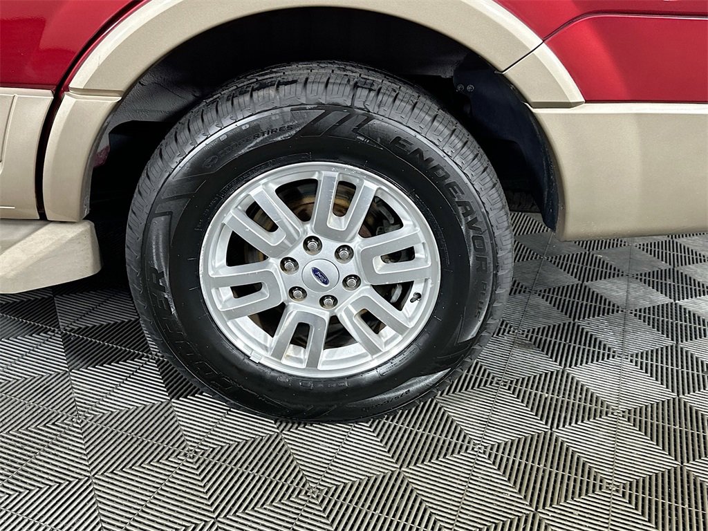 Used 2013 Ford Expedition XLT image 32