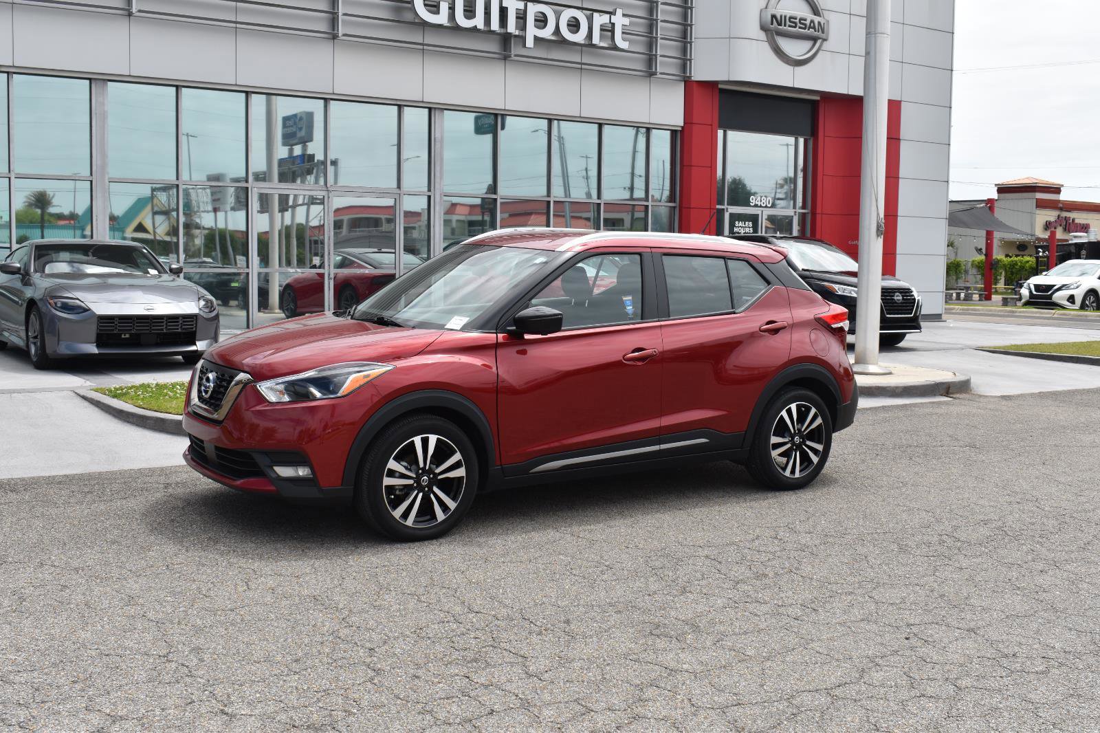 Used 2020 Nissan Kicks SR image 2