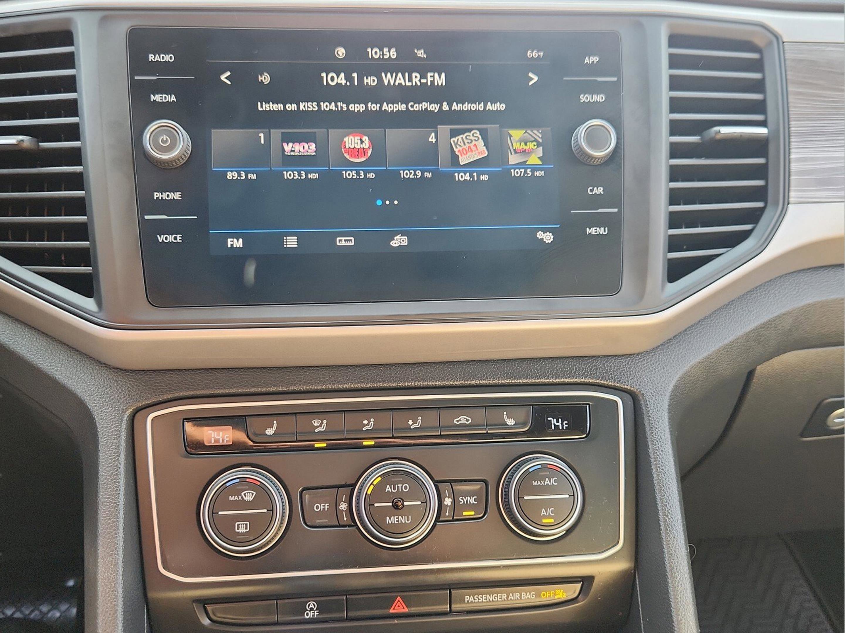 Used 2020 Volkswagen Atlas Cross Sport SE w/ Panoramic Sunroof Package image 17