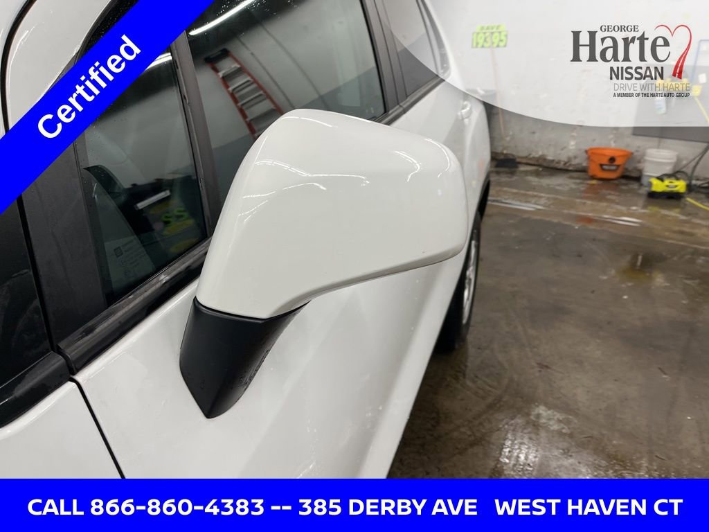 Used 2022 Chevrolet Trax LT w/ LT Convenience Package image 10