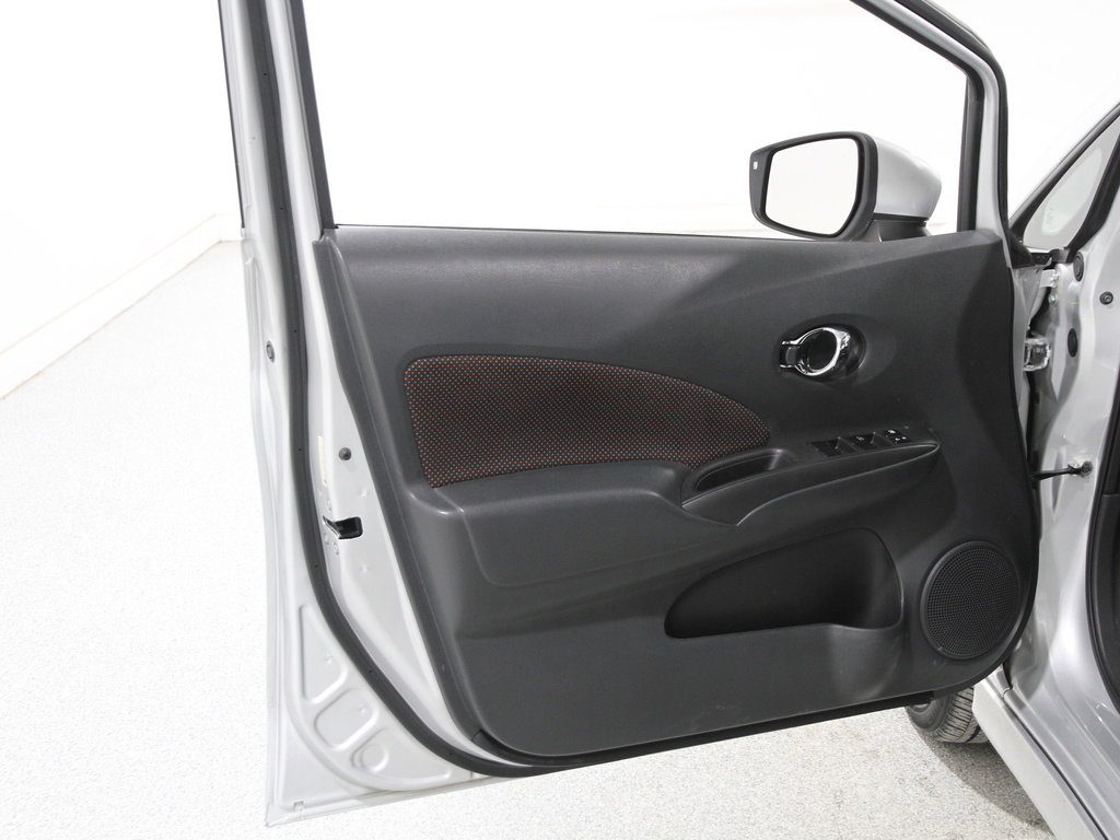 Used 2017 Nissan Versa Note SR image 4