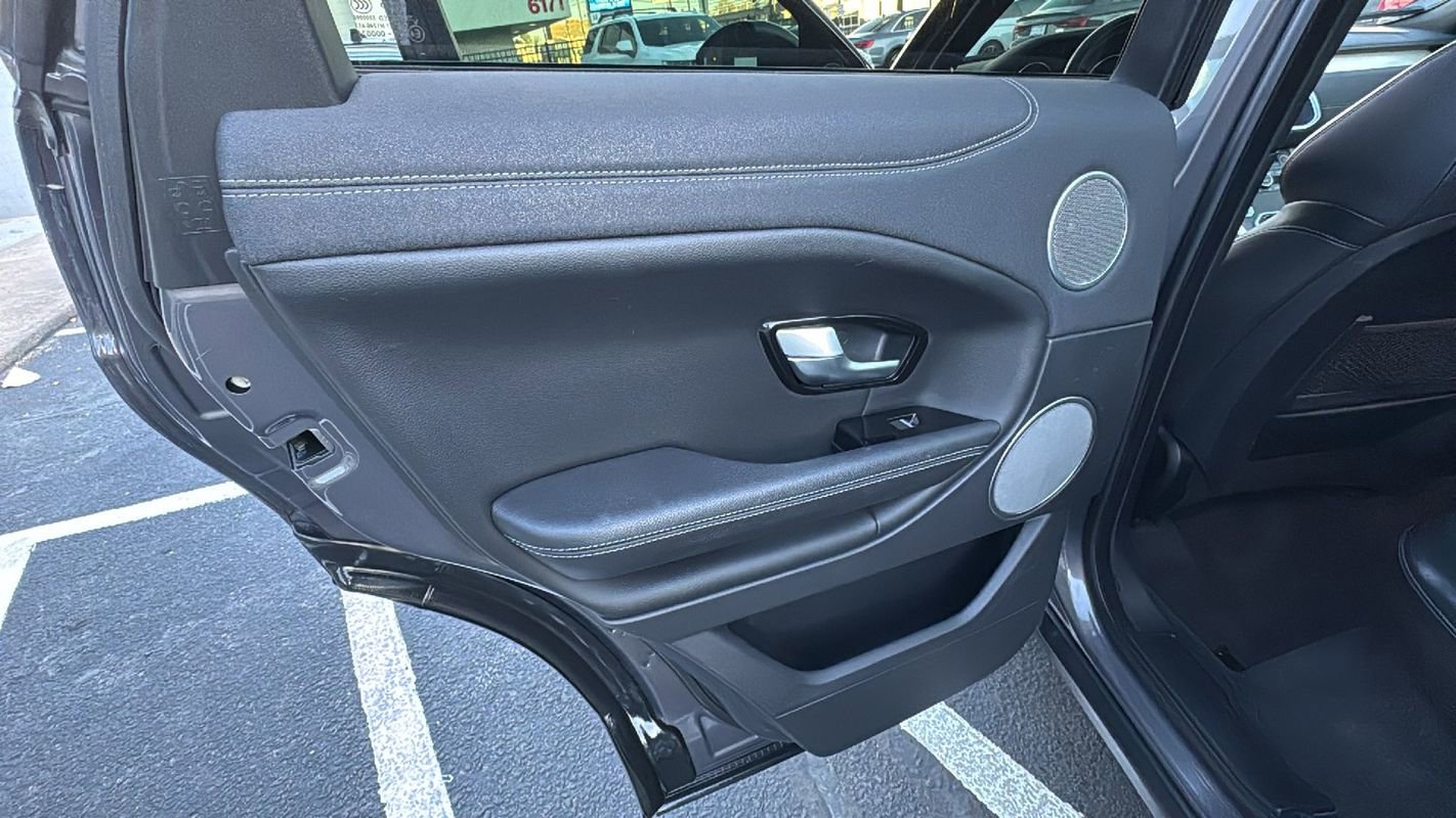 Used 2017 Land Rover Range Rover Evoque SE image 12