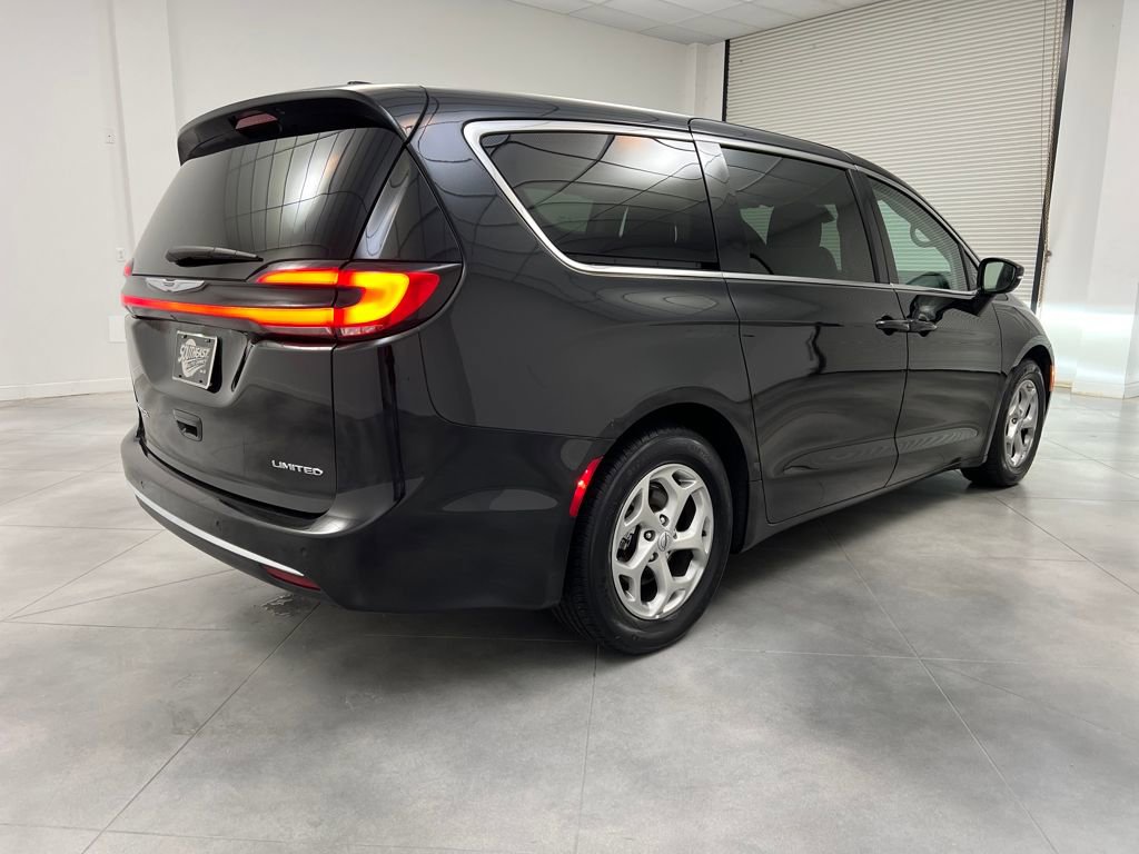 Used 2024 Chrysler Pacifica Limited image 7