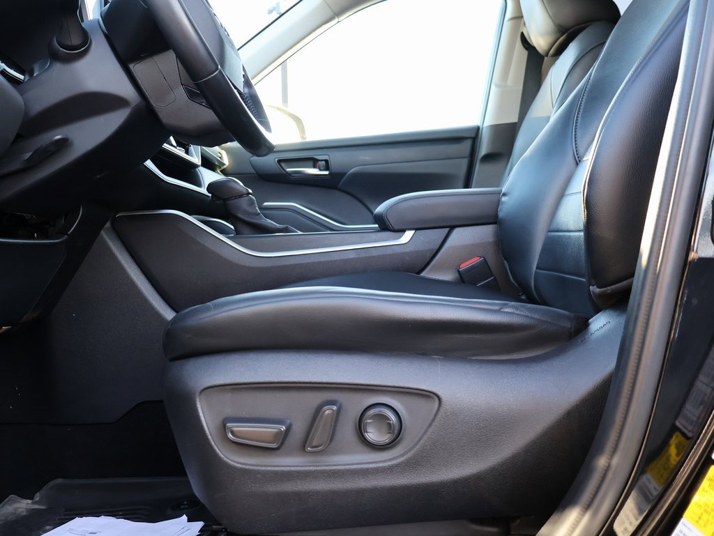 Used 2020 Toyota Highlander XLE image 36