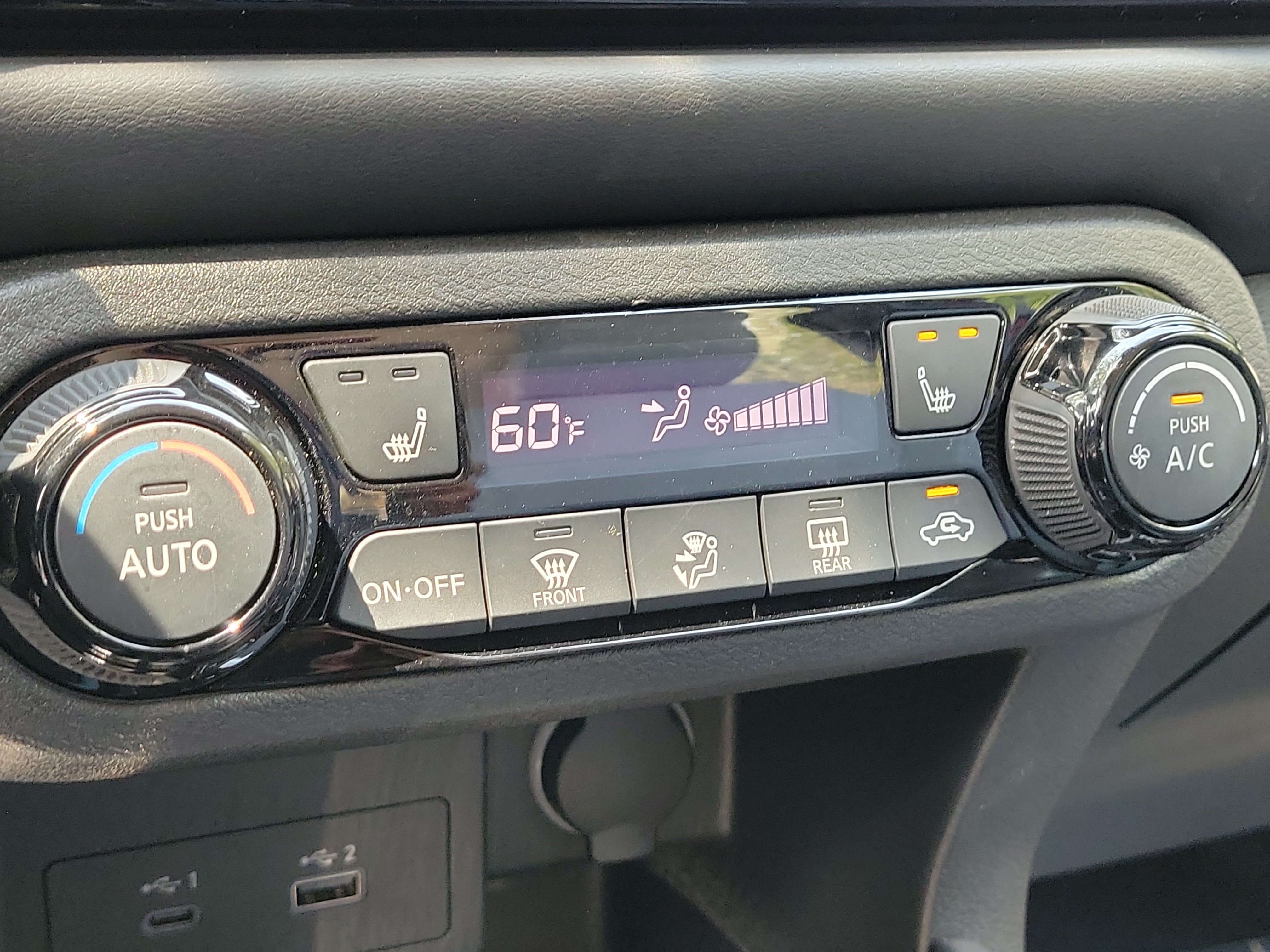 Certified 2024 Nissan Kicks SR w/ SR Premium Package FWD image 29