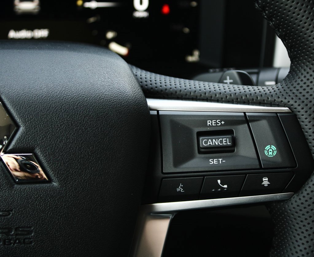 New 2025 Mitsubishi Outlander SE image 18