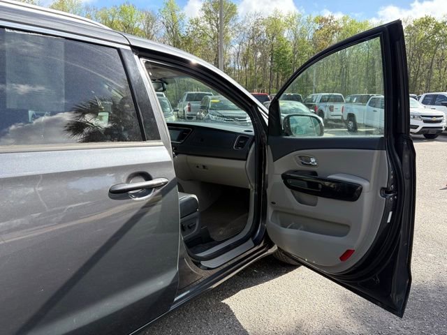 Used 2017 Kia Sedona SX image 28